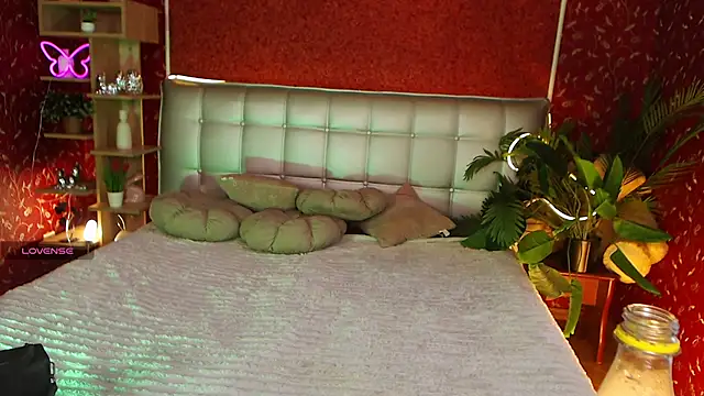 Snapshot of AuroraAksnesss chatting on February 10, 2025, 1:44 pm AuroraAksnesss online show from February 10, 2025, 1:44 pm