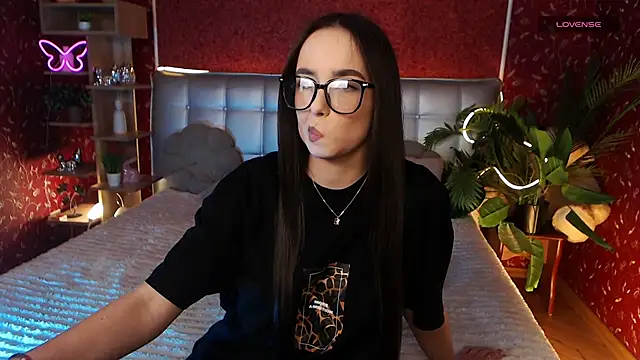 Snapshot of AuroraAksnesss chatting on February 5, 2025, 6:48 pm AuroraAksnesss online show from February 5, 2025, 6:48 pm