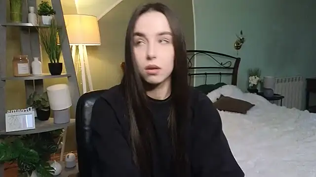 Snapshot of AuroraAksnesss chatting on February 13, 2025, 7:35 am AuroraAksnesss online show from February 13, 2025, 7:35 am