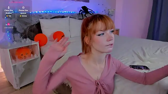 Snapshot of Linablueeyed chatting on November 3, 2025, 9:13 am Linablueeyed online show from November 3, 2025, 9:13 am