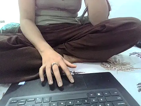 Snapshot of DOLL_CUTY chatting on November 24, 2025, 4:40 pm DOLL CUTY online show from November 24, 2025, 4:40 pm