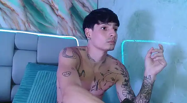 Snapshot of Apolo_Hidalgo01 chatting on March 6, 2025, 5:22 pm Apolo Hidalgo01 online show from March 6, 2025, 5:22 pm