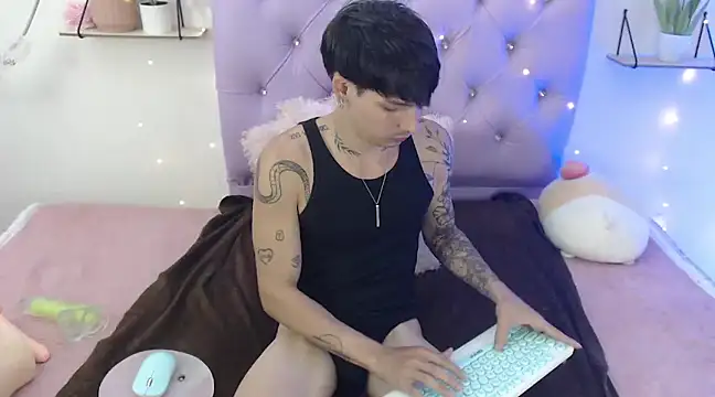 Snapshot of Apolo_Hidalgo01 chatting on March 15, 2025, 10:00 pm Apolo Hidalgo01 online show from March 15, 2025, 10:00 pm