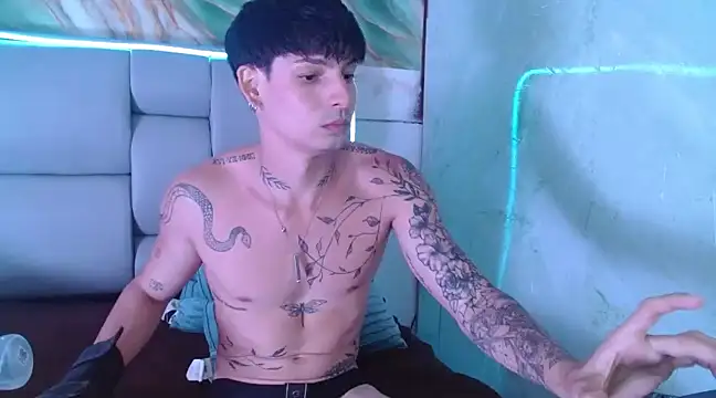 Snapshot of Apolo_Hidalgo01 chatting on March 5, 2025, 5:39 pm Apolo Hidalgo01 online show from March 5, 2025, 5:39 pm