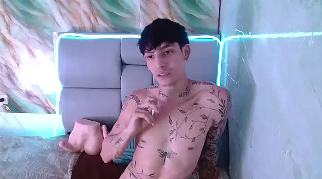 Snapshot of Apolo_Hidalgo01 chatting on March 21, 2025, 4:40 pm Apolo Hidalgo01 online show from March 21, 2025, 4:40 pm