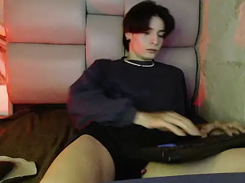 Snapshot of Apolo_Hidalgo01 chatting on October 13, 2025, 9:59 pm Apolo Hidalgo01 online show from October 13, 2025, 9:59 pm