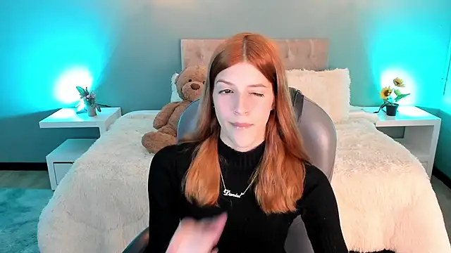 Snapshot of Nora_Vennucci chatting on November 7, 2025, 8:02 pm Nora Vennucci online show from November 7, 2025, 8:02 pm