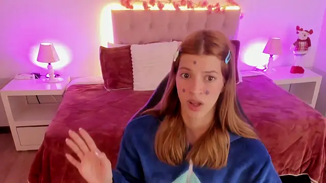 Snapshot of Nora_Vennucci chatting on December 16, 2025, 12:42 pm Nora Vennucci online show from December 16, 2025, 12:42 pm