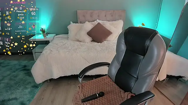 Snapshot of Nora_Vennucci chatting on October 15, 2025, 6:38 pm Nora Vennucci online show from October 15, 2025, 6:38 pm