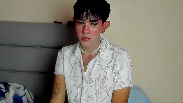 andrew uwu  online show from December 22, 2025, 9:48 pm