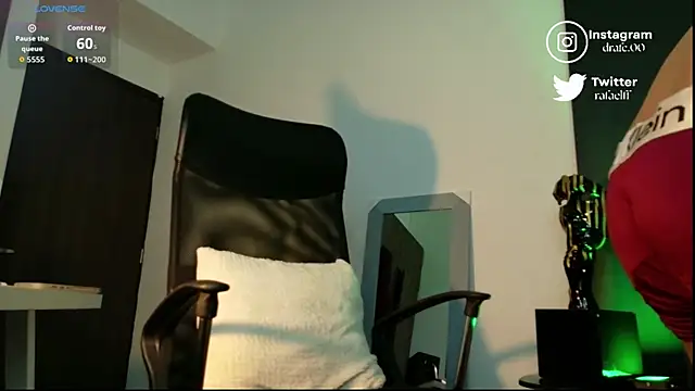 Snapshot of rafael_stone chatting on October 14, 2025, 2:01 am rafael stone online show from October 14, 2025, 2:01 am