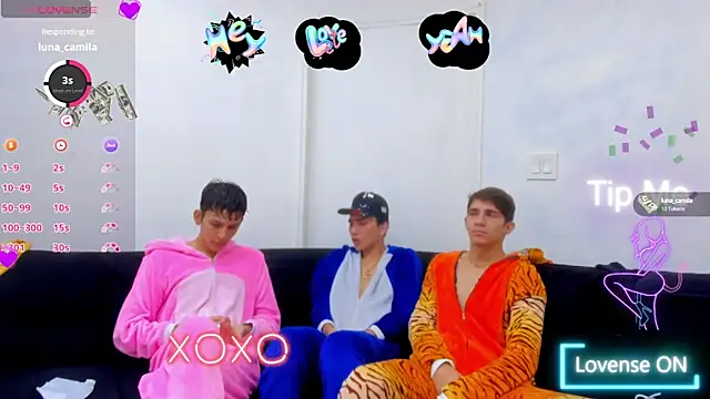 Snapshot of StrawwBoys chatting on October 12, 2025, 10:49 am StrawwBoys online show from October 12, 2025, 10:49 am