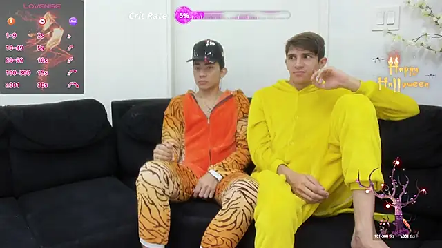 Snapshot of StrawwBoys chatting on October 14, 2025, 10:49 am StrawwBoys online show from October 14, 2025, 10:49 am