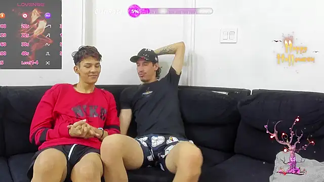 Snapshot of StrawwBoys chatting on November 14, 2025, 10:19 am StrawwBoys online show from November 14, 2025, 10:19 am