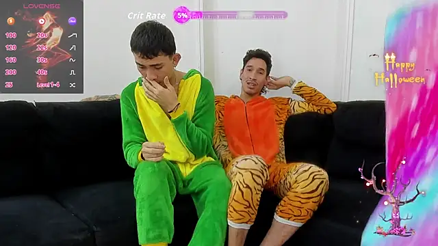 Snapshot of StrawwBoys chatting on October 28, 2025, 10:25 am StrawwBoys online show from October 28, 2025, 10:25 am