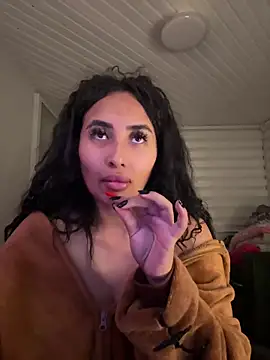 Snapshot of Anily_Lovely chatting on June 6, 2026, 11:54 pm Anily Lovely online show from June 6, 2026, 11:54 pm