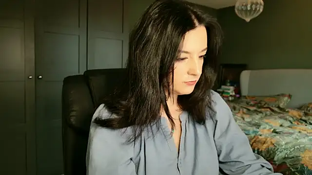 flatwhite0 online show from February 3, 2026, 10:42 am