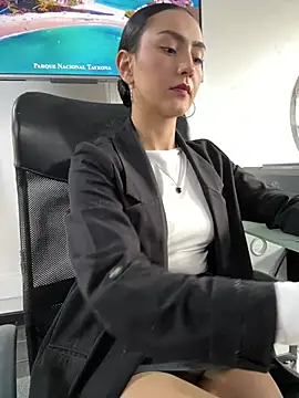 Amy Kiitty  online show from April 23, 2026, 1:35 pm