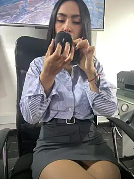 Amy Kiitty  online show from April 28, 2026, 1:48 pm