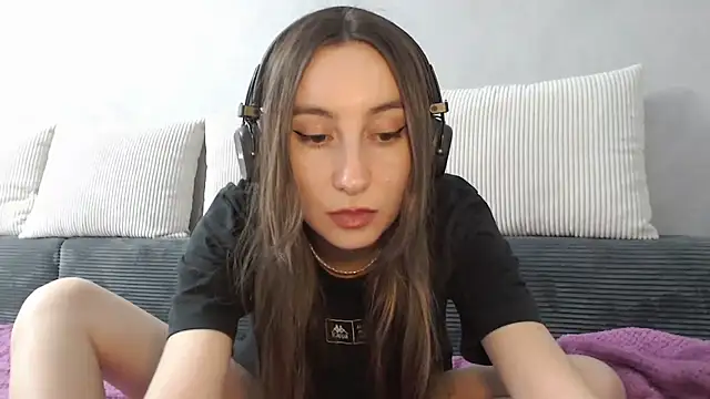 viviandaimond1 online show from October 30, 2025, 6:16 pm