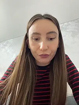 viviandaimond1 online show from December 3, 2025, 9:03 pm