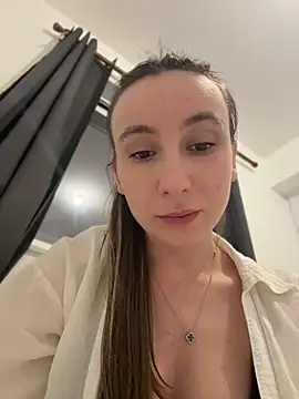 viviandaimond1 online show from May 11, 2026, 8:39 pm