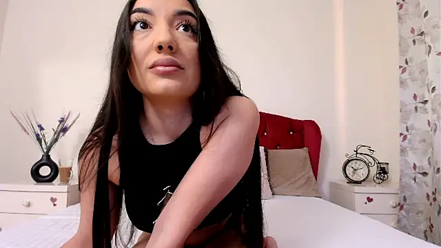 RoxyBestAsss online show from May 19, 2026, 4:19 am