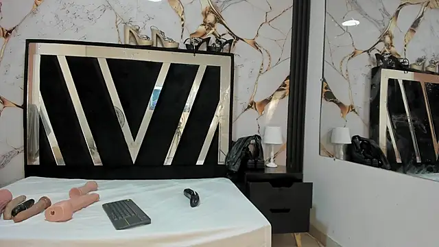 Snapshot of KarinaSimonz chatting on December 5, 2025, 8:28 pm KarinaSimonz online show from December 5, 2025, 8:28 pm