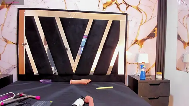 KarinaSimonz online show from January 13, 2026, 8:02 pm