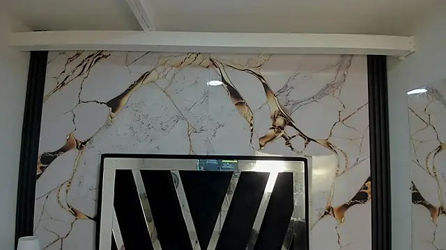 Snapshot of KarinaSimonz chatting on November 11, 2025, 8:25 pm KarinaSimonz online show from November 11, 2025, 8:25 pm