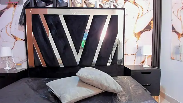 KarinaSimonz online show from February 1, 2026, 11:14 pm