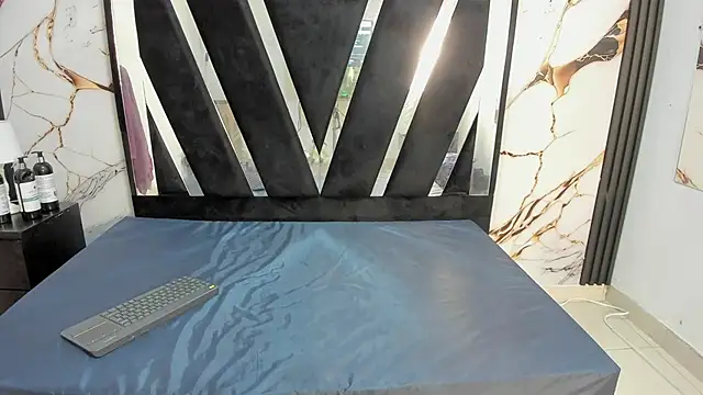 Snapshot of KarinaSimonz chatting on November 12, 2025, 7:29 pm KarinaSimonz online show from November 12, 2025, 7:29 pm