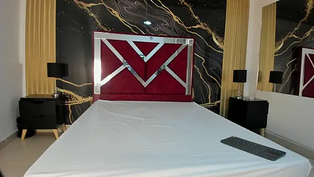 Snapshot of KarinaSimonz chatting on December 14, 2025, 7:41 pm KarinaSimonz online show from December 14, 2025, 7:41 pm