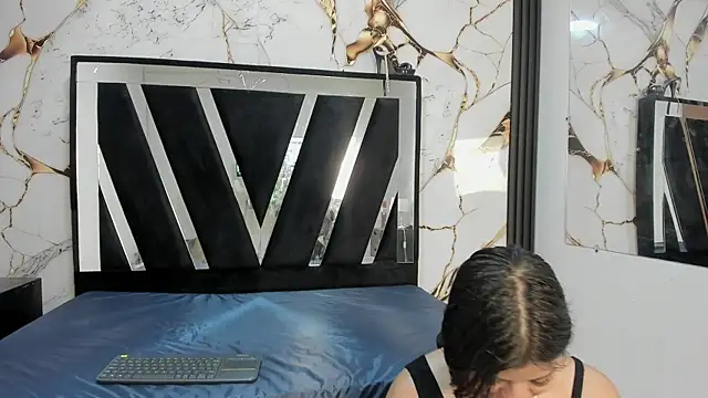 Snapshot of KarinaSimonz chatting on October 16, 2025, 6:49 pm KarinaSimonz online show from October 16, 2025, 6:49 pm