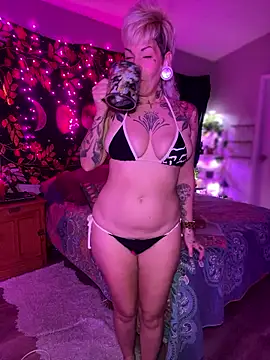 Snapshot of GoldieBakeman chatting on December 4, 2025, 5:45 pm GoldieBakeman online show from December 4, 2025, 5:45 pm