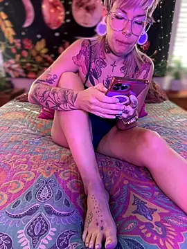 Snapshot of GoldieBakeman chatting on October 16, 2025, 4:15 pm GoldieBakeman online show from October 16, 2025, 4:15 pm