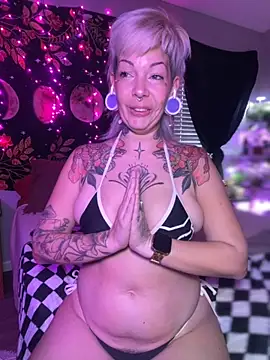 Snapshot of GoldieBakeman chatting on December 1, 2025, 5:14 pm GoldieBakeman online show from December 1, 2025, 5:14 pm