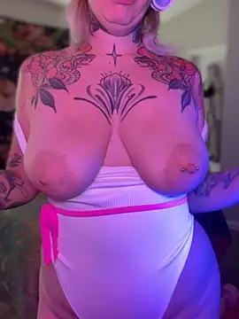 Snapshot of GoldieBakeman chatting on October 30, 2025, 3:53 pm GoldieBakeman online show from October 30, 2025, 3:53 pm