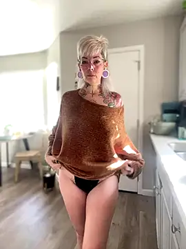 Snapshot of GoldieBakeman chatting on December 15, 2025, 5:08 pm GoldieBakeman online show from December 15, 2025, 5:08 pm