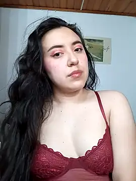 Snapshot of Emi_chik chatting on December 5, 2025, 10:47 am Emi chik online show from December 5, 2025, 10:47 am