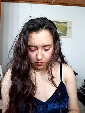 Snapshot of Emi_chik chatting on October 22, 2025, 10:58 am Emi chik online show from October 22, 2025, 10:58 am