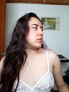 Snapshot of Emi_chik chatting on September 13, 2025, 11:10 am Emi chik online show from September 13, 2025, 11:10 am