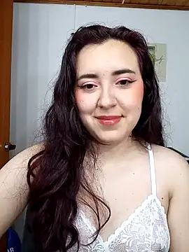 Snapshot of Emi_chik chatting on January 18, 2025, 10:39 am Emi chik online show from January 18, 2025, 10:39 am