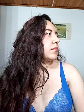 Snapshot of Emi_chik chatting on October 3, 2025, 11:34 am Emi chik online show from October 3, 2025, 11:34 am