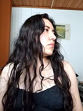 Snapshot of Emi_chik chatting on November 25, 2025, 10:48 am Emi chik online show from November 25, 2025, 10:48 am