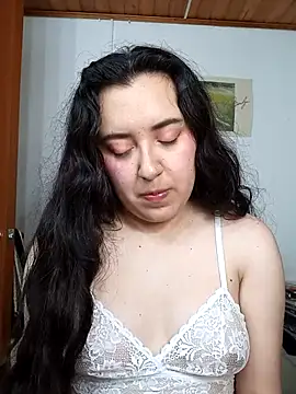 Snapshot of Emi_chik chatting on November 23, 2025, 10:25 am Emi chik online show from November 23, 2025, 10:25 am