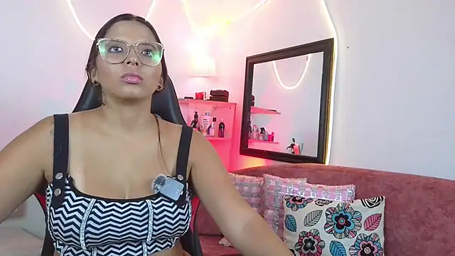 Megaan Greey online show from July 6, 2026, 11:18 pm