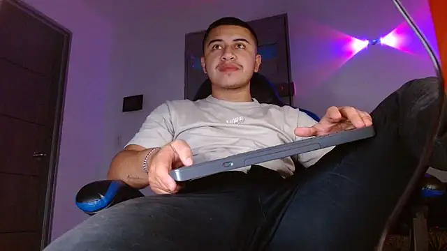 Snapshot of SexyBoy-Bigclit chatting on July 26, 2026, 3:57 am SexyBoy-Bigclit online show from July 26, 2026, 3:57 am