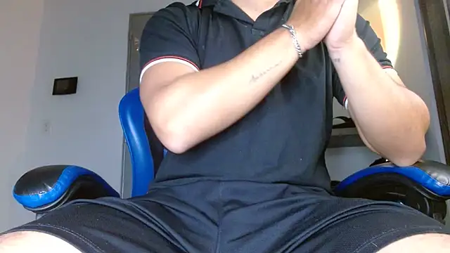 Snapshot of SexyBoy-Bigclit chatting on August 4, 2026, 7:18 pm SexyBoy-Bigclit online show from August 4, 2026, 7:18 pm