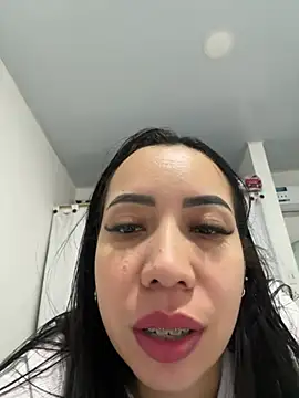 Snapshot of Sweet_hot_mia chatting on August 6, 2026, 2:12 pm Sweet hot mia online show from August 6, 2026, 2:12 pm